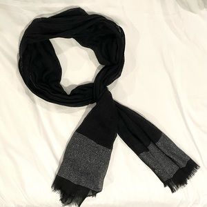 ❤️❤️❤️BUY 3 FOR ONLY $15!!❤️❤️❤️ Black and silver scarf